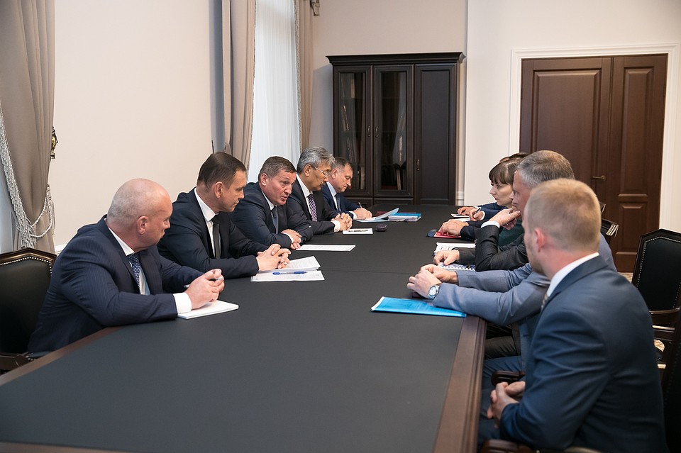 Нового заместителя комитета транспорта представили на совещании по вопросу развития транспорта в Волгоградской области. Фото: пресс-службы администрации Волгоградской области