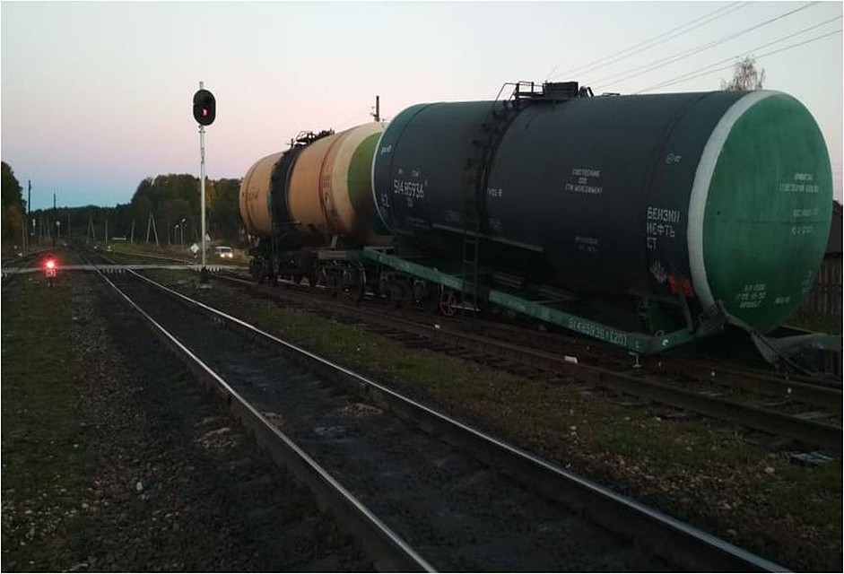 Грузовой поезд сошел с рельсов. Фото: УМЧС России по Тверской области