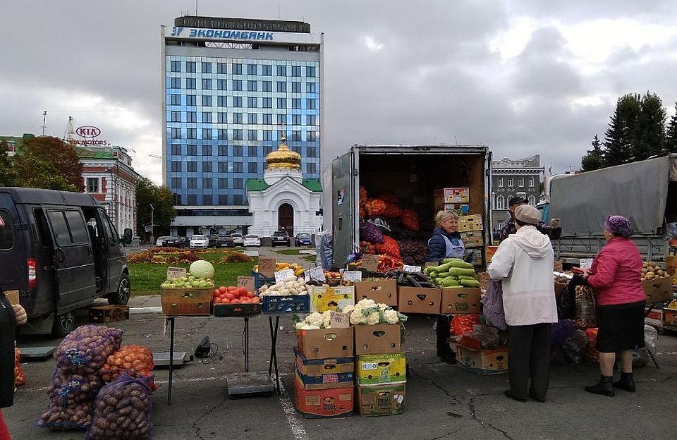 На Театральной площади открылась сельхозярмарка