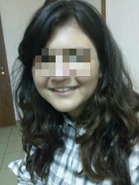 Из-за комплексов девочка не фотографировалась в полный рост