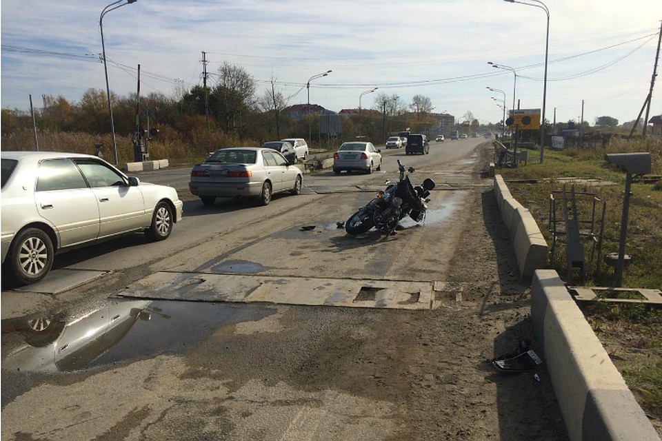 Поездка на мотоцикле закончилась для двух хабаровчан серьезными переломами костей