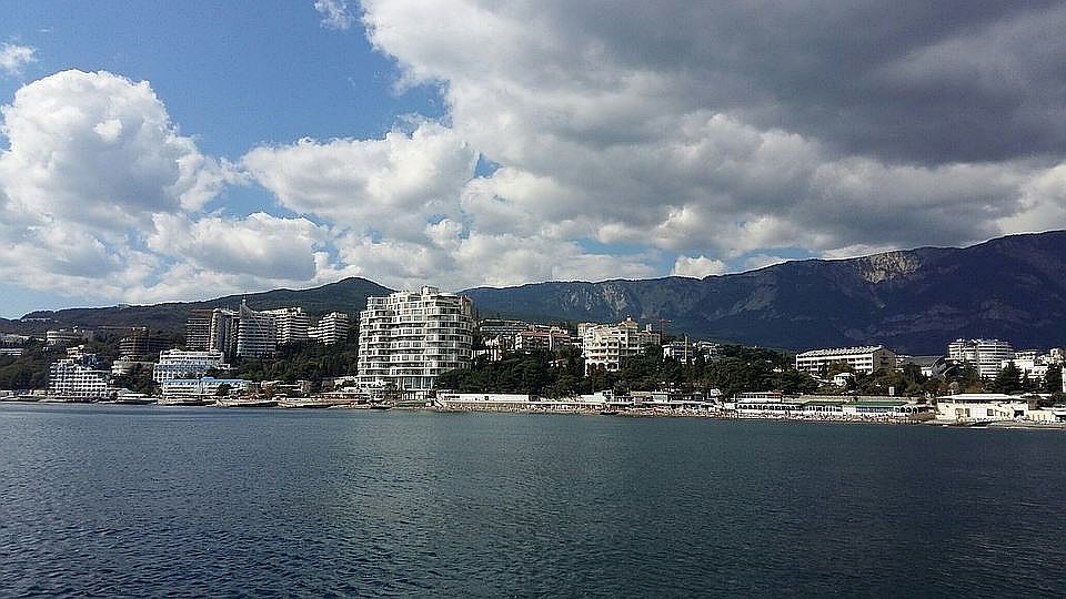 Температура морской воды +17...+19.