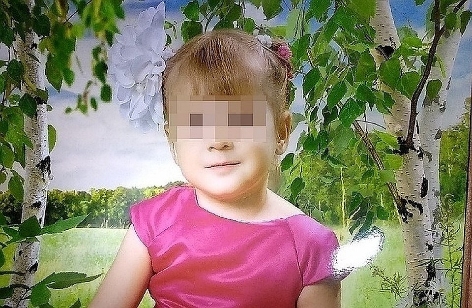 Малышка всю ночь просидела на козырьке дома