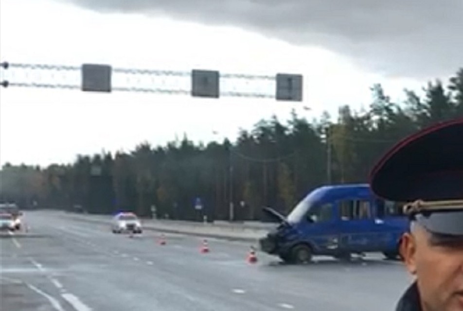 В аварии разбирается ГИБДД