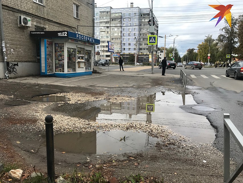 На этом месте уже не раз спотыкались и падали люди.