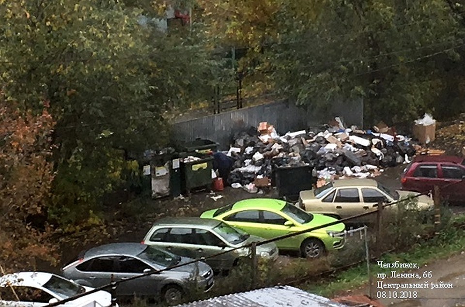 Эту свалку активисты ОНФ сняли в самом центре Челябинска уже после отмены режима ЧС. Фото: пресс-служба регионального штаба ОНФ.