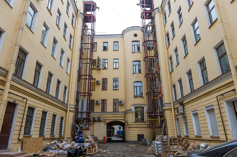 До конца 2018 года в Северной столице преобразится 571 двор.