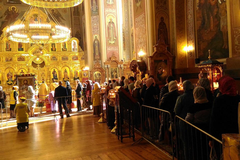 В Екатерининском соборе желающих приложиться к мощам немало, но на выходных ожидают ажиотаж.