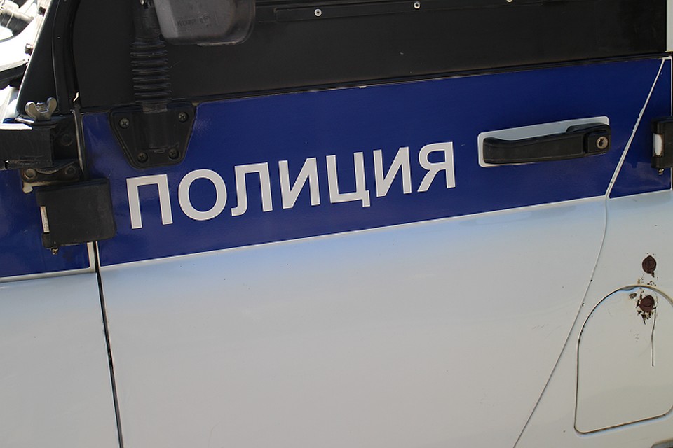 Сотрудники полиции задержали подозреваемого.