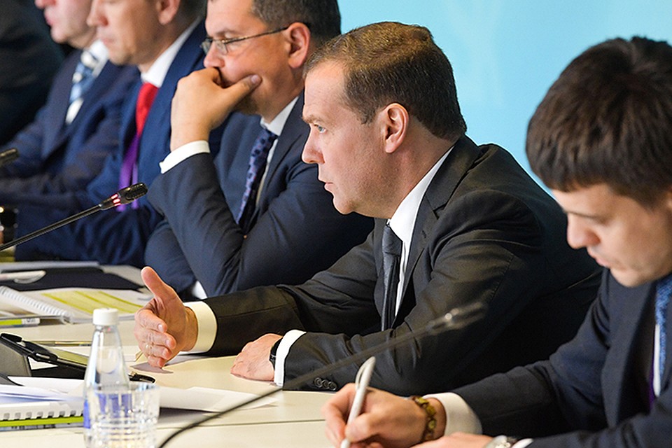 Премьер также посоветовал не переоценивать надежность электронных носителей информации. Фото: Александр Астафьев/ТАСС