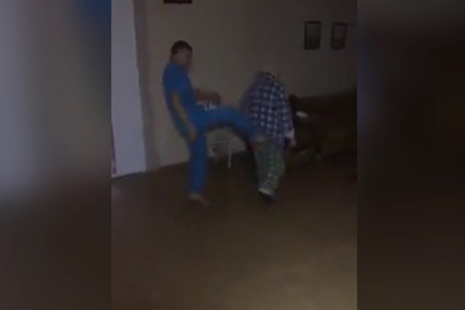 Ролик, снятый санитарами, обернулся скандалом.