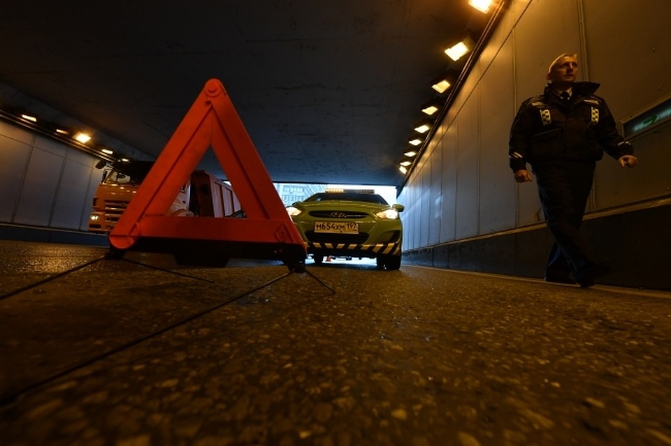 Обстоятельства аварий выясняют полицейские