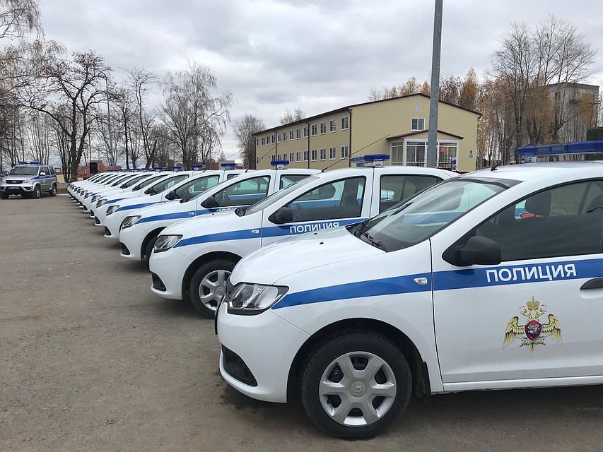 40 служебных автомобилей теперь послужат сотрудникам СОБРа, ОМОНа и вневедомственной охраны.