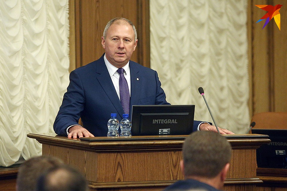Премьер-министр Сергей Румас представил в парламенте программу деятельности нового правительства на ближайшие два года.
