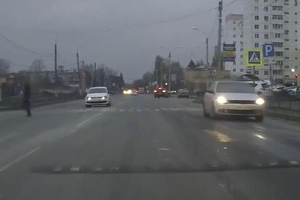 Странное поведение водителя попало на видео