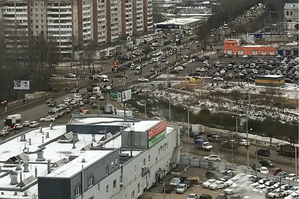 Скорость движения на некоторых участках не превышает 5 км/ч. Фото: Евгений ДЕЙКОВ vk.com/zlo43