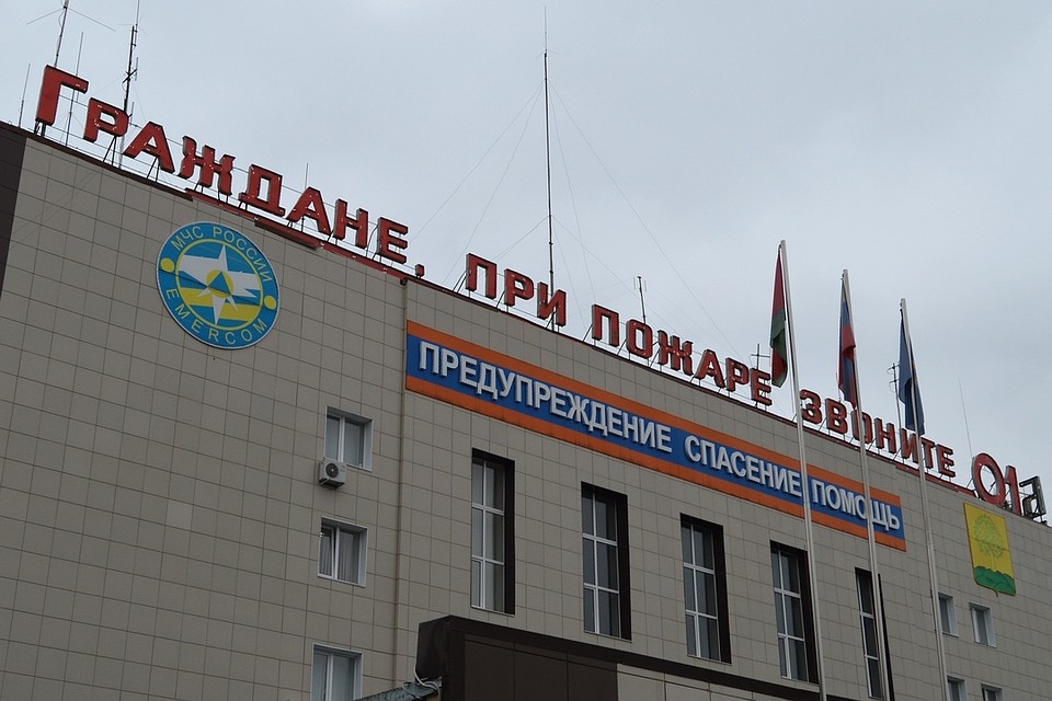 Спасатели передали пострадавшего медикам "Скорой"