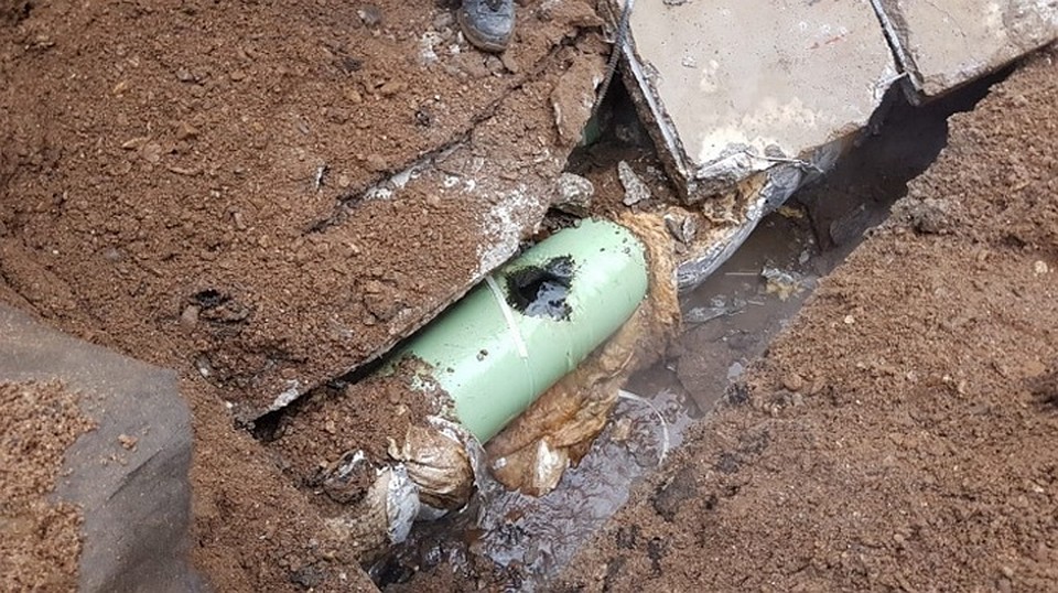 Рабочие восстановили подачу горячей воды