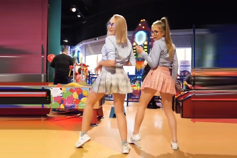 Откровенный танец девушек возмутил новосибирцев. Фото: https://www.instagram.com/nastiyamazaluyk/