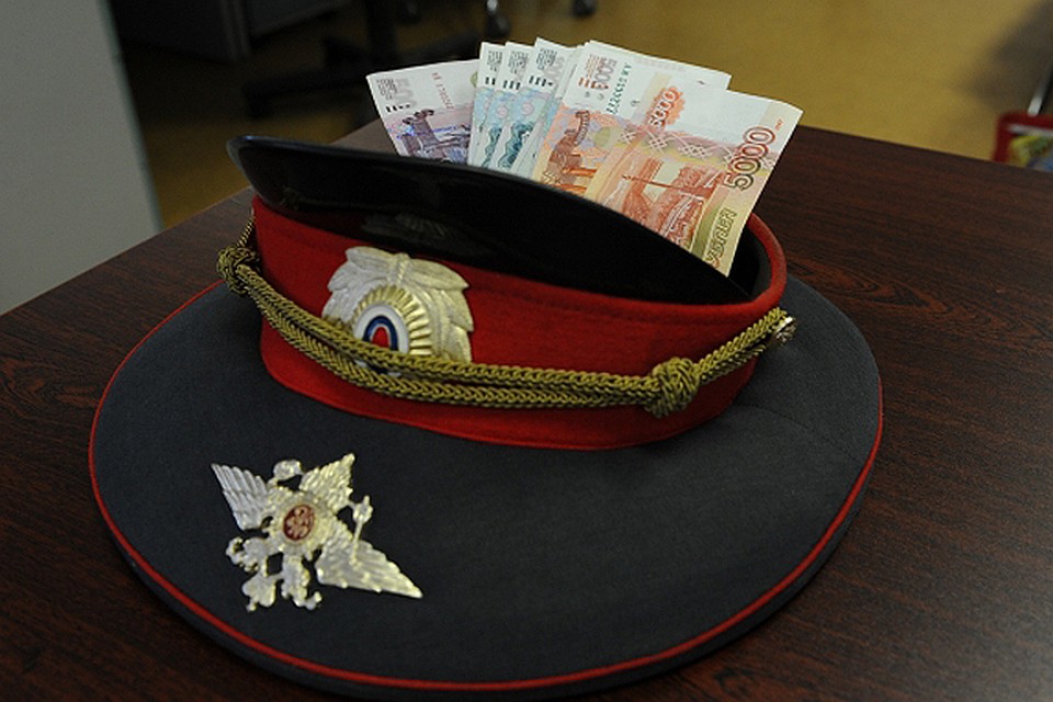 Женщину уволили из полиции.