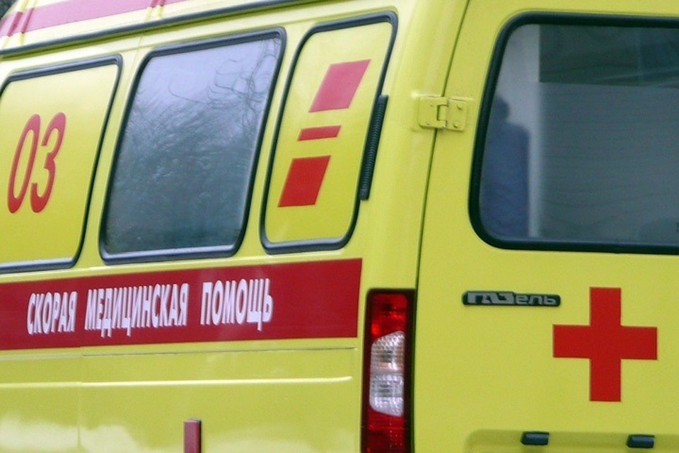 В Ноябрьске восьмимесячный ребенок чуть не умер из-за наклейки