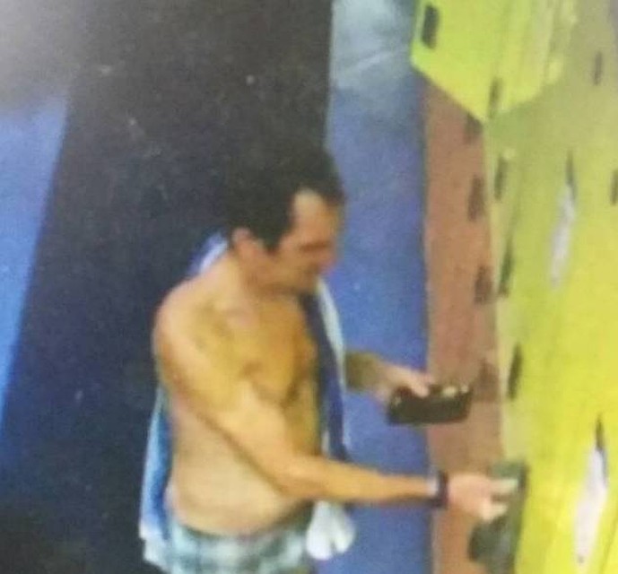 В Омске поймали вора вещей из шкафчиков аквапарка