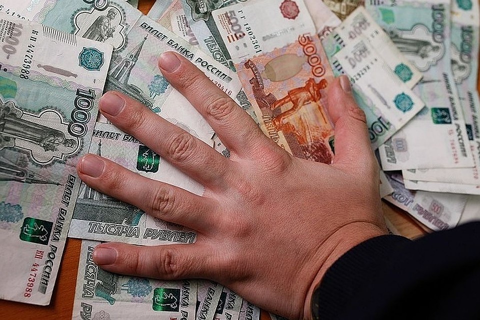 Новосибирец заплатил 3 миллиона рублей долга, чтобы уехать в командировку.