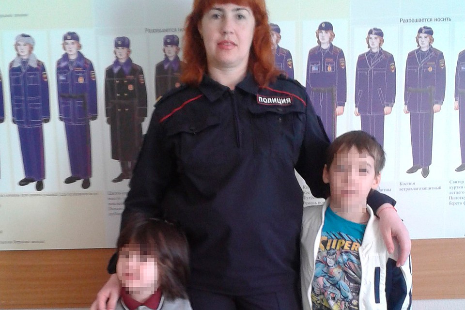 Любовь одна воспитывает четверых детей.