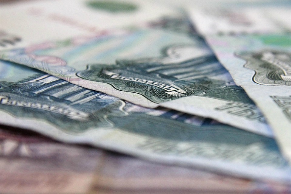 Представитель фирмы обещал платить полицейскому каждый месяц по 10 тысяч рублей