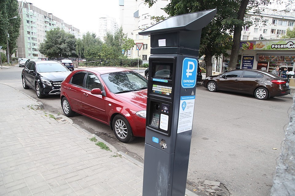 Многие горожане сейчас ищут альтернативные места, где можно оставить автомобиль