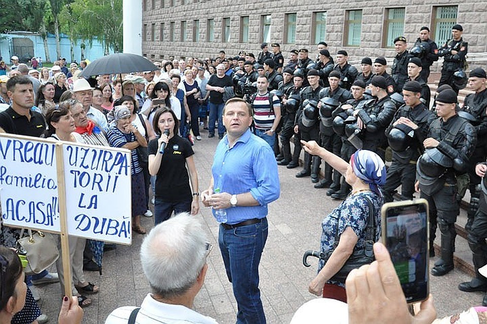 Майя Санду и Андрей Нэстасе на протесте.