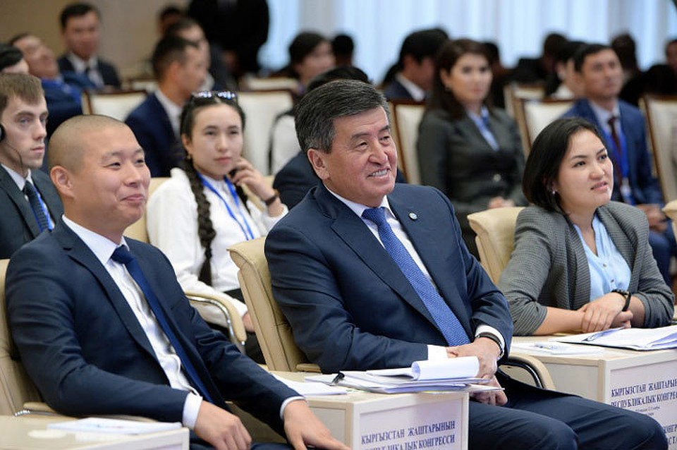 Президент отметил, что государство ставит своей целью формирование национальной школы управленцев и воспитание кризис-менеджеров.