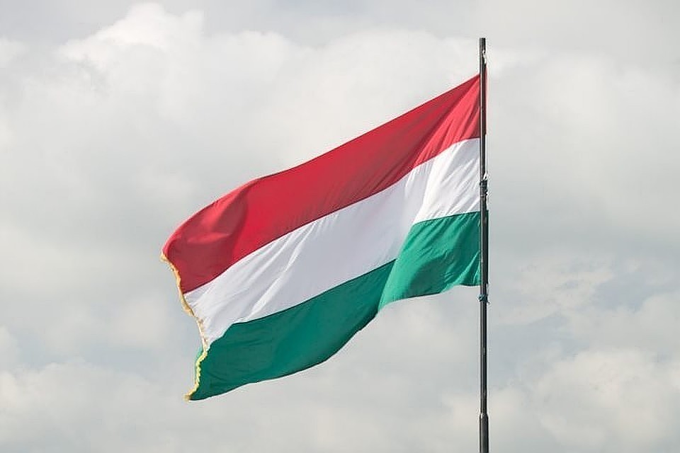 Глава МИД Венгрии высказался за восстановление экономического сотрудничества России и ЕС.