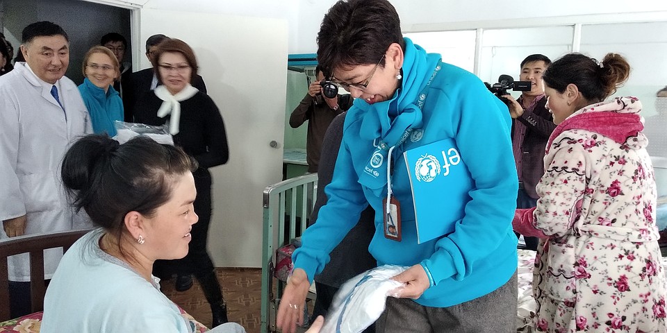 В Кыргызстане детская смертность снизилась в два раза.