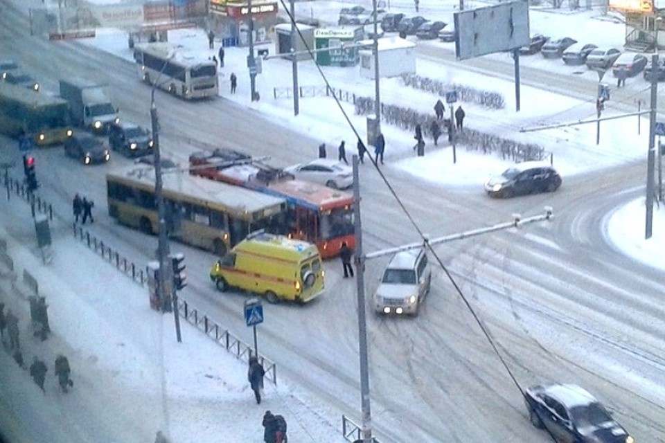 Авария на Парковом. Фото: группа ВК "ЧП ДТП Пермь".