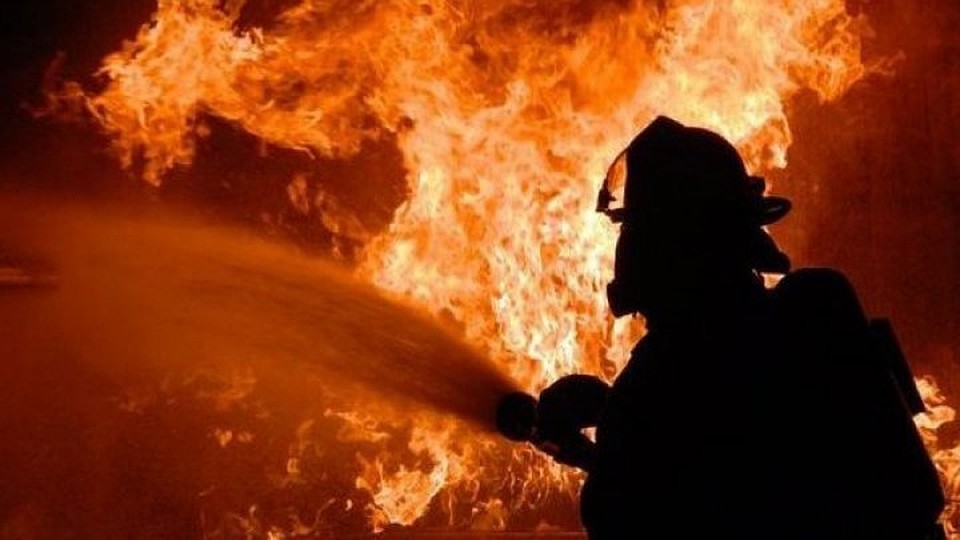 Соседи уверены, что дом подожгли специально, чтобы скрыть следы преступления