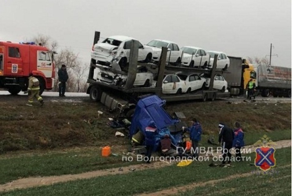 От удара оторвало кабину автовоза.