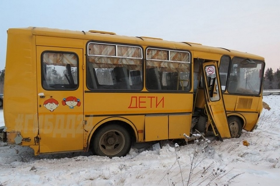 В Красноярском крае школьный автобус столкнулся с грузовиком, есть погибший. Фото пресс-службы ГИБДД