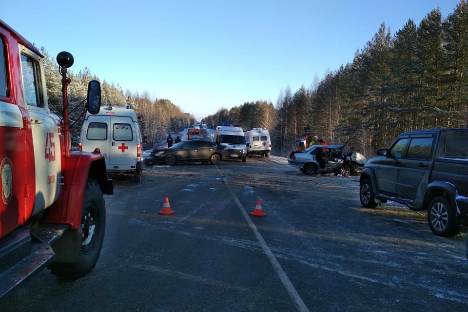 На ВАЗе не осталось целого места. Фото: УГИБДД УМВД по Кировской области