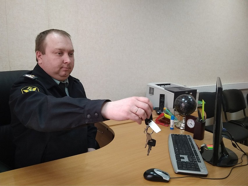 Житель Рыбинска благодаря судебным приставам стал собственником квартиры.