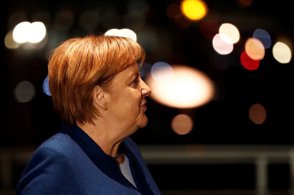 Канцлер Германии Ангела Меркель вылетела на саммит G20 как обычный пассажир из-за поломки самолета.