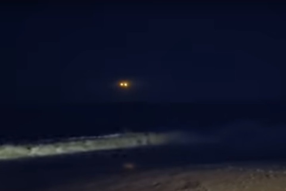 Американец снял на видео похожие на НЛО шары в небе