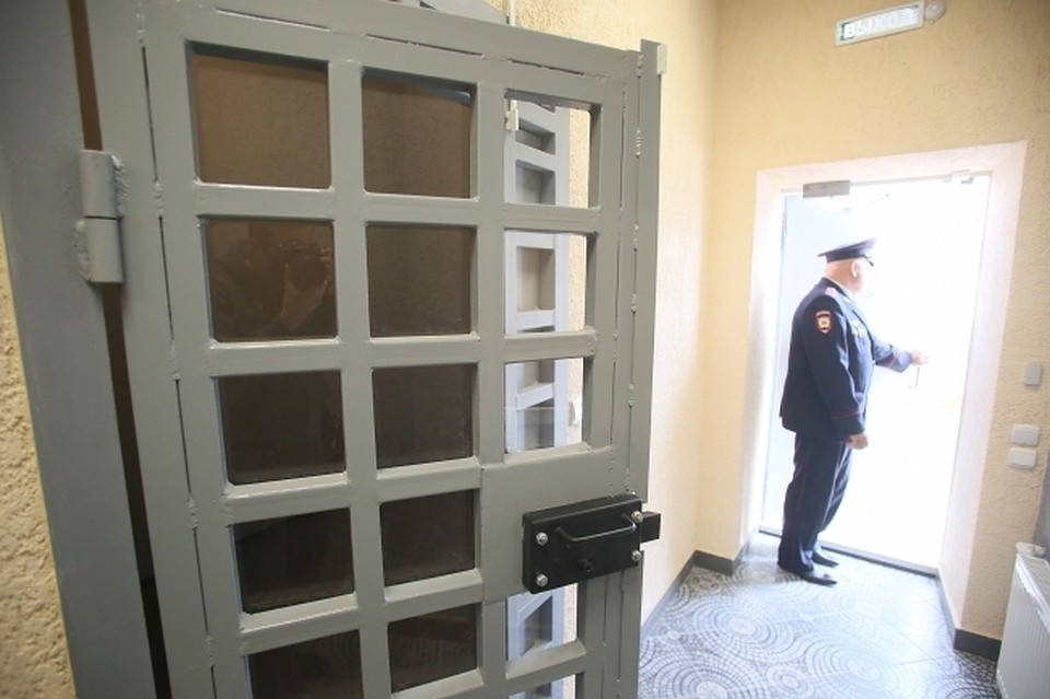 В бассейнах Хабаровска из закрытых шкафчиков посетителей пропали сотовые телефоны
