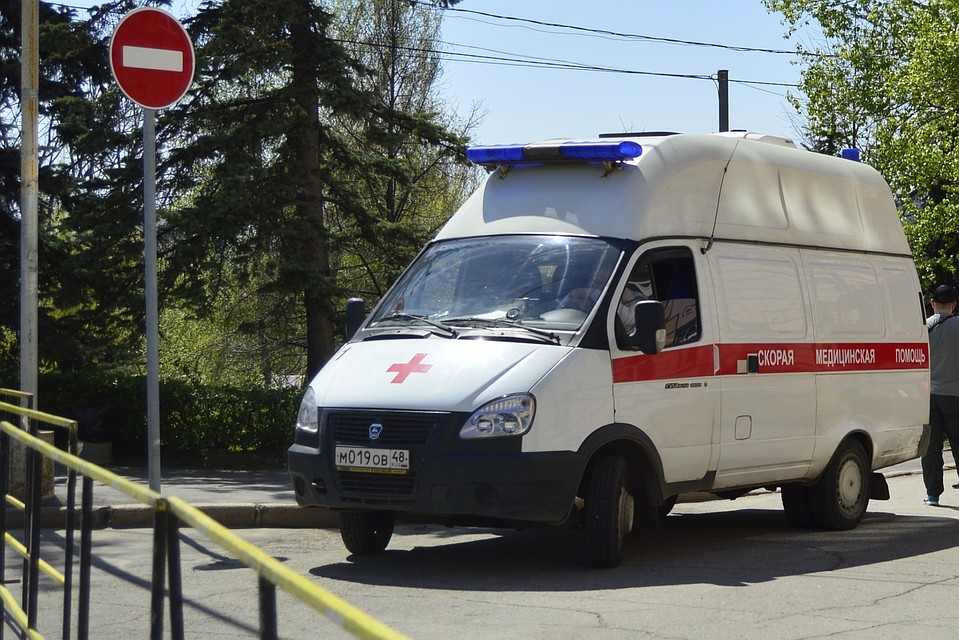 Женщина родила, пока муж ждал на улице "скорую"
