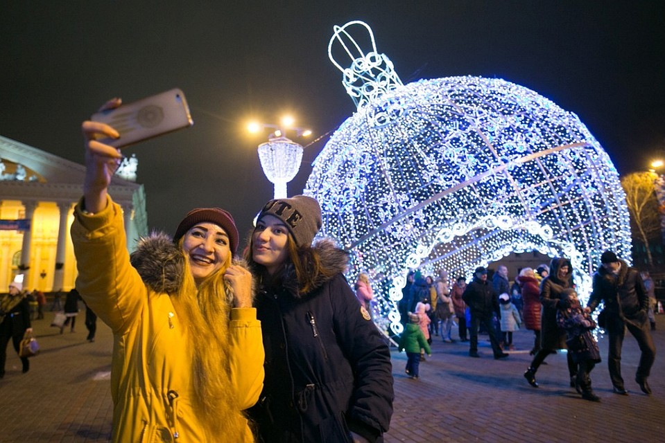 Ярмарки будут работать ежедневно с 12 до 22 часов. А в новогоднюю ночь - с 22 до 4 часов утра.