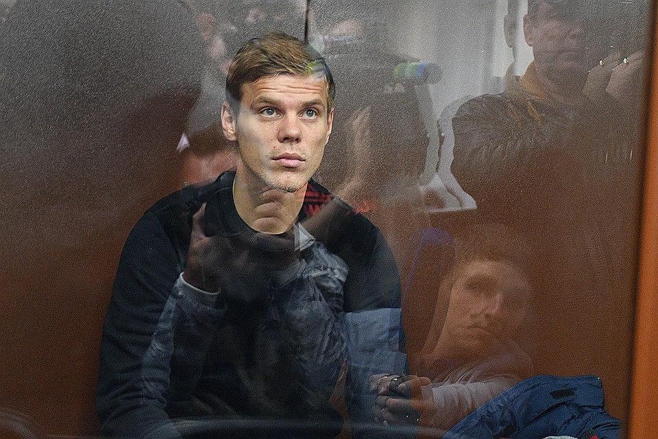 Александр Кокорин в помещении суда.