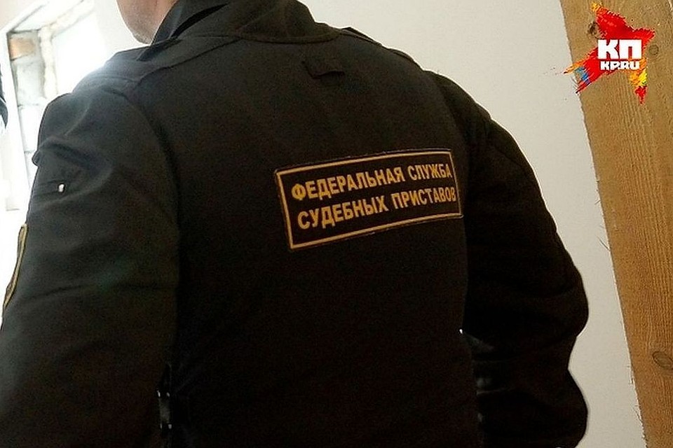 Владелец точки по продаже часов может потерять свой товар, если не оплатит долг.