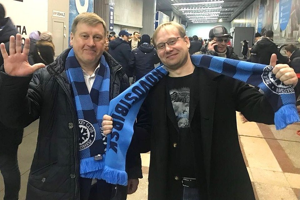 Мэр решил подарить новосибирцам два билета на хоккей. Фото: vk.com/a_lokot.