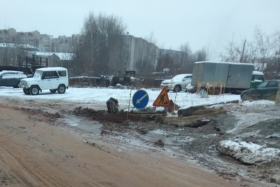 К завтрашнему дню коммунальщики обещают устранить аварию и последствия затопления. Фото: admkirov.ru