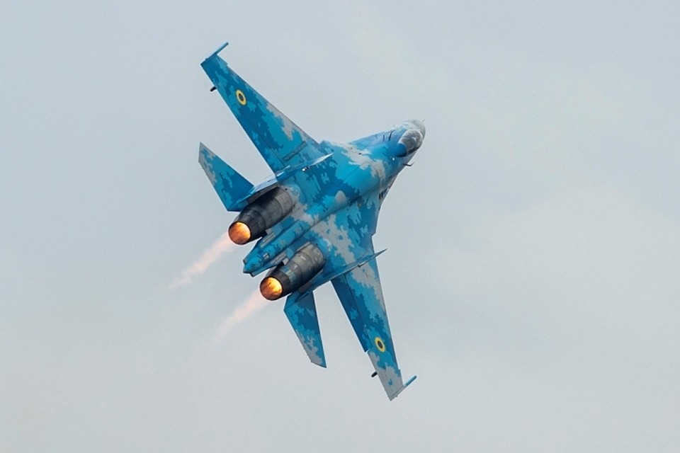 Многоцелевой истребитель Су-27 украинских ВВС
